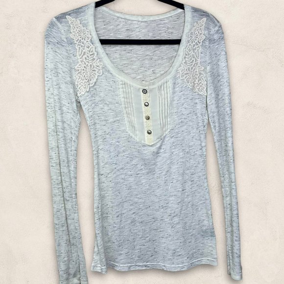 Source Unknown Tops - Scoop Neck Ribbed Sweater Lace Embellishment Button Front Light Weight Size S